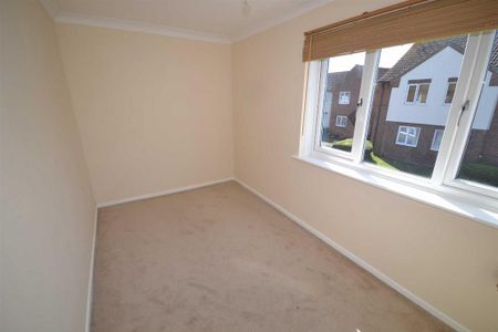 2 bedroom end of terrace house to rent - Photo 3