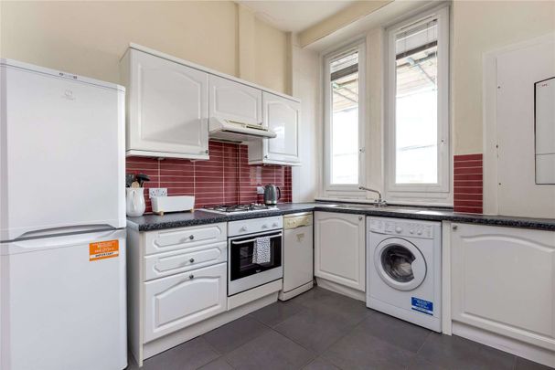 A spacious one bedroom apartment, available on a furnished basis in Tollcross. - Photo 1