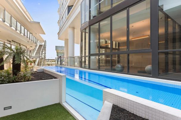 Modern One Bedroom With Spectacular Views - Photo 1