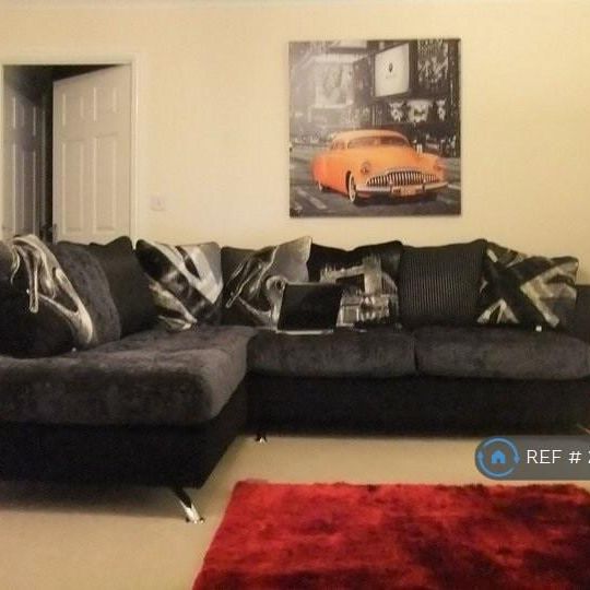 4 bedroom semi-detached house to rent - Photo 1