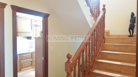 Chalet con piscina en el pueblo y a distancia a pie de la playa - Photo 2