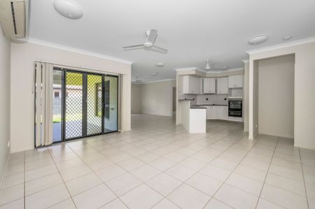 Large Four Bedroom Home - Photo 4