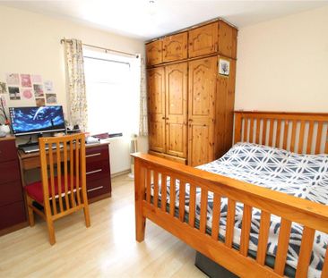 2 bedroom end of terrace house to rent - Photo 4