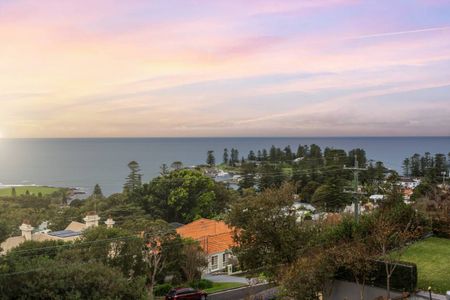 4-Bedroom Home with Stunning 180-Degree Views in Kiama - Photo 4