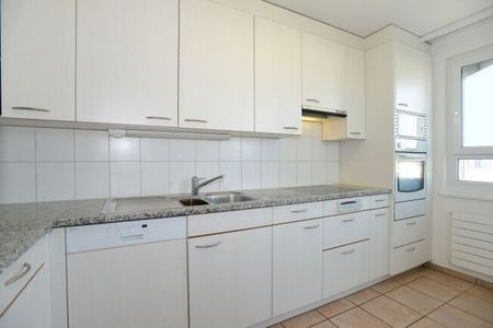 Family-friendly location with lake view - Photo 4