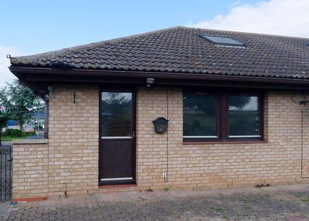 1 bedroom semi-detached house to rent - Photo 3