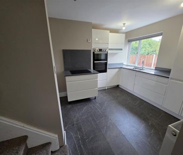 3 bedroom terraced house to rent - Photo 3