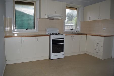 4 Collins Street, Heidelberg Heights - Photo 3