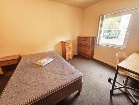 1 bedroom in a house share to rent - Photo 4
