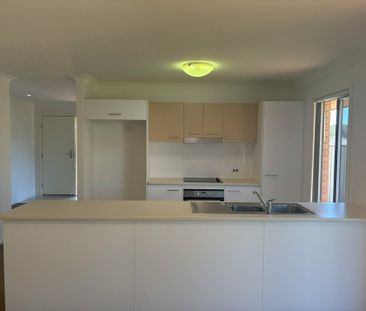 4 bedroom home with double garage and 2 bathrooms - Photo 4
