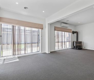 Spacious 4-Bedroom Family Home in Hillside - Photo 3