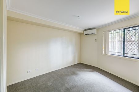 EXPANSIVE DOUBLE STOREY HOME IN QUIET STREET - Photo 4