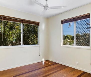 DUAL LIVING CLOSE TO WATERFRONT! - Photo 3