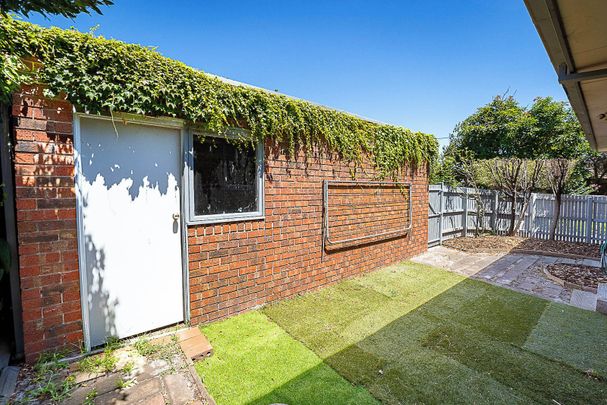 FRONT TOWNHOUSE OF ONLY 2 IN A FABULOUS POSITION - Photo 1