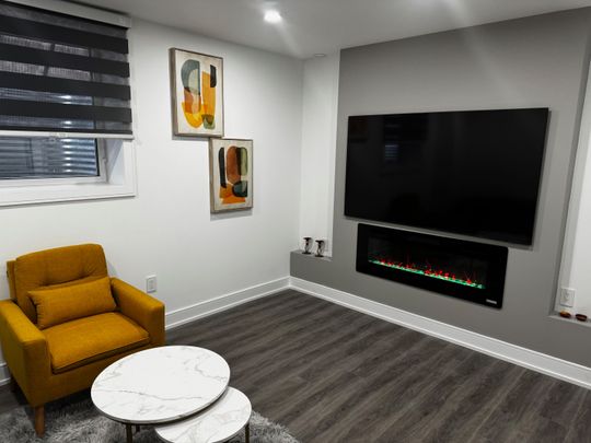 For Lease - 7 Larkfield Crescent Unit# 2, East Gwillimbury, Ontario - Photo 1