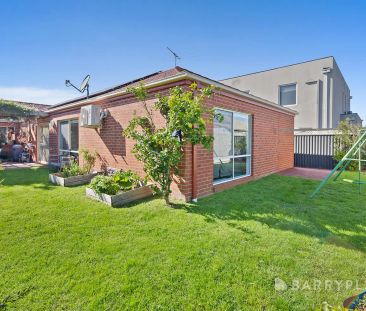 “Oozing Street Appeal in the Heart of Lakeside” - Photo 1