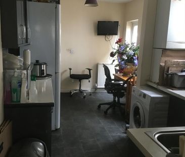 1 bedroom in a house share to rent - Photo 4