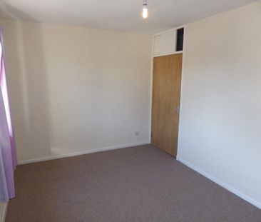 3 bedroom flat to rent - Photo 3