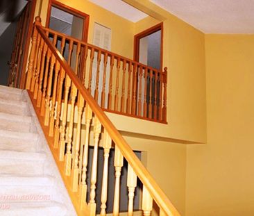 COZY 3 BED, 2.5 BATH, TOWNHOUSE WITH FINISHED BSMT & OUTDOOR PARKIN... - Photo 6