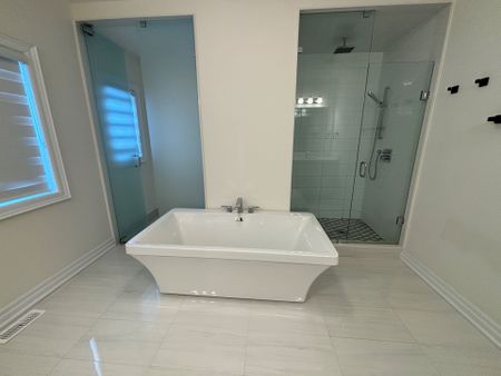 For Lease - 13 Ballantyne Boulevard, Vaughan, Ontario - Photo 5