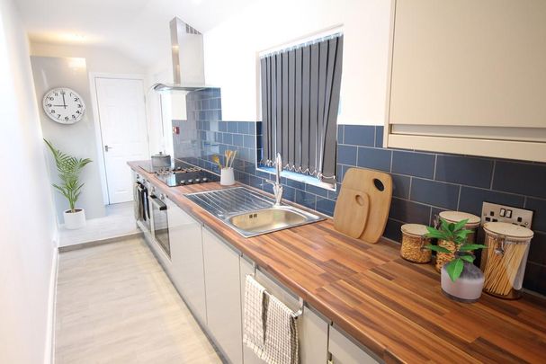 1 bedroom in a house share to rent - Photo 1