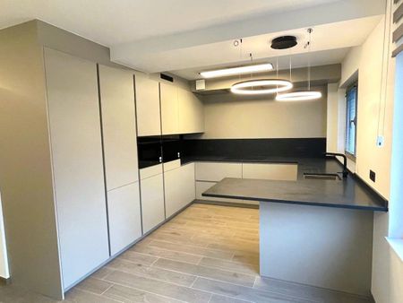 Prachtig afgewerkt en energetisch gerenoveerd gelijkvloers appartement op topligging met grote garagebox - Foto 5