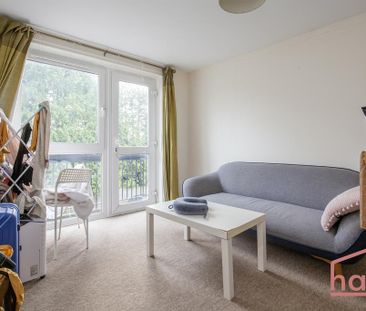 1 bedroom in a flat share to rent - Photo 4