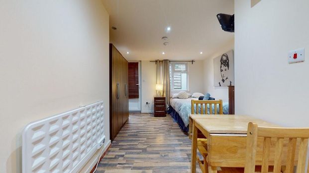 Studio to rent - Photo 1