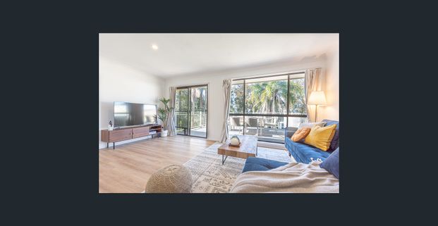 Lakeside 5Bed Oasis in Berkeley Vale - Photo 1