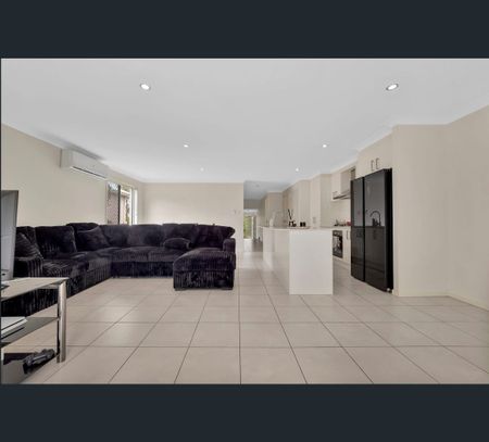 1/23 Catchlove Crescent, Augustine Heights, Qld 4300 - Photo 2