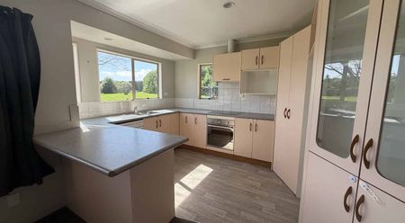 Charming Rural Home in Whenuakite - Photo 3