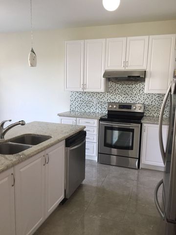 For Lease - 1043 Stuffles Crescent, Newmarket, Ontario - Photo 4