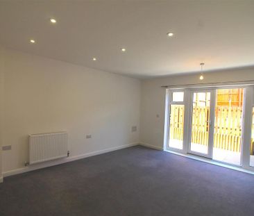3 bedroom semi-detached house to rent - Photo 3