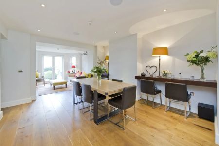 5 bedroom terraced house to rent - Photo 4