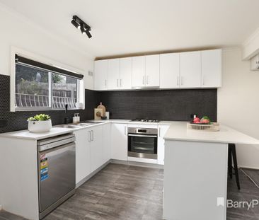 Stylish Period Charm Meets Contemporary Living - Photo 6