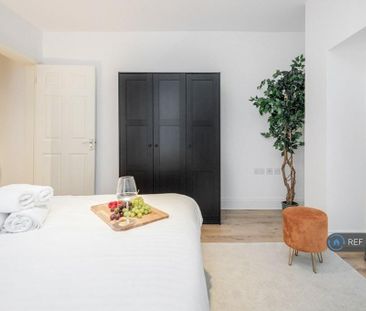 3 bedroom flat to rent - Photo 6