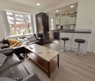 3 bedroom House in Mayville Terrace, Leeds - Photo 6