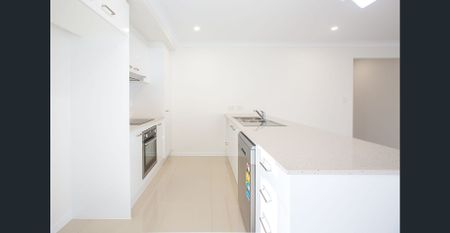 4 BEDROOM HOME WITH SPACIOUS YARD - IN THE LUNA ESTATE! - Photo 3