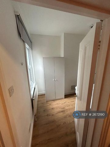 3 bedroom detached house to rent - Photo 5