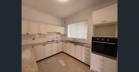 Large Two Bedroom Apartment - Photo 4