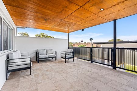 Modern & Spacious, A Home Ready For Easy Living - Photo 5