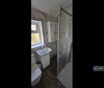 2 bedroom semi-detached house to rent - Photo 5