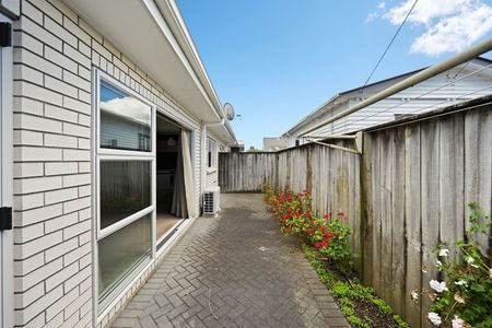 Smart 2-Bedroom Unit for Lease in Frankton, Hamilton – $530.00 per Week Discover comfortable and convenient living in this well-maintained 2-bedroom, 1-bathroom unit situated in the highly sought-after suburb of Frankton, Hamilton. - Photo 3
