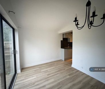 3 bedroom semi-detached house to rent - Photo 6