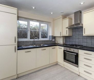 Town Lane, Stanwell, Staines-upon-Thames, Surrey, TW19 7BZ - Photo 5