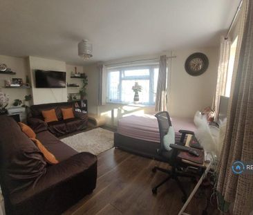 2 bedroom semi-detached house to rent - Photo 2