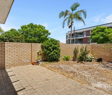 Spacious Double-Storey Home in Prime Como Location - Photo 5