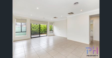 FAMILY HOME IN HUNTLY - Photo 4