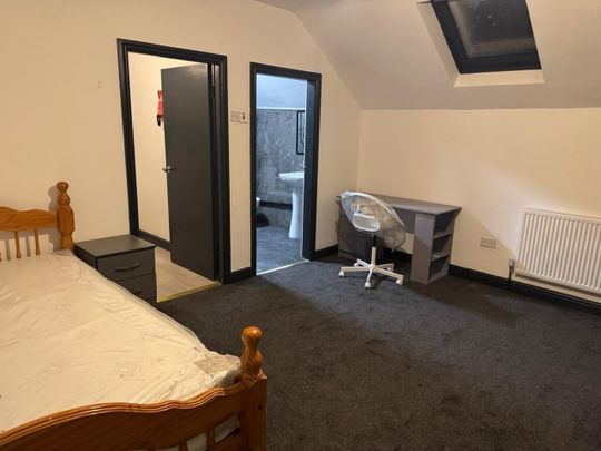 1 Bed Flat, Burley St, LS3 - Photo 1