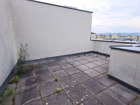TERRASSENHIT, 61 m2 Dachgeschoß mit 48 m2 Terrasse, Wohnküche, 1 Zimmer, Wannenbad, Parketten, Fernblick, Holbeingasse - Foto 2